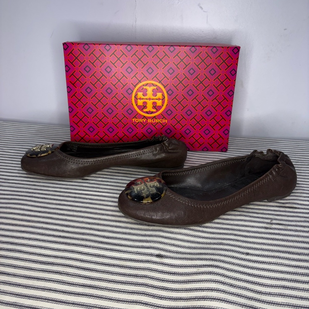 Women's Tory Burch Ballet Flat with Tortoise Shell Medallion Size 7.5